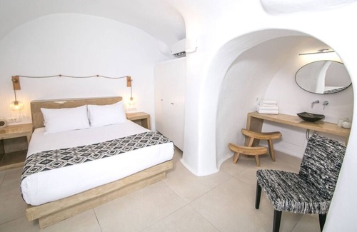 Oia Hotel | Premium Villa With Plunge Pool (up to 4 guests)
