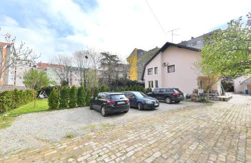 Grbavica Casa | Prenoćište Dvorište