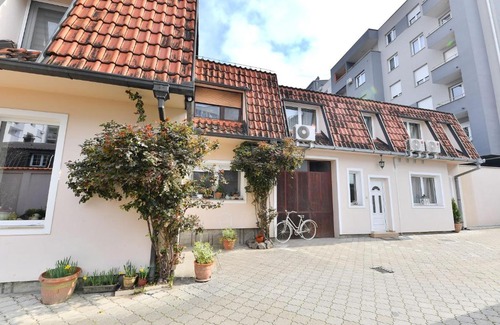 Grbavica Casa | Prenoćište Dvorište