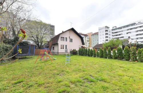 Grbavica Casa | Prenoćište Dvorište