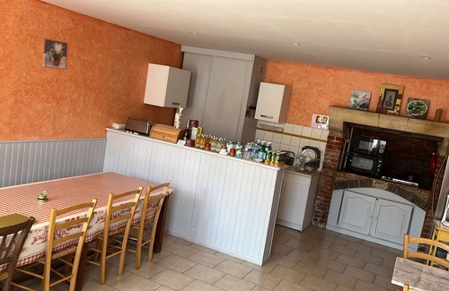 Rouperroux-le-Coquet Cama Y Desayuno | PRESBYTERY: SPIRITUAL-REPOSANT:Property in the countryside, close to footpaths