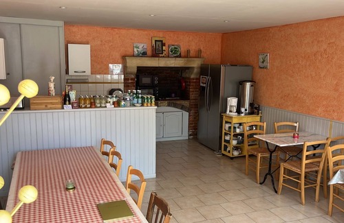 Rouperroux-le-Coquet Cama Y Desayuno | PRESBYTERY: SPIRITUAL-REPOSANT:Property in the countryside, close to footpaths