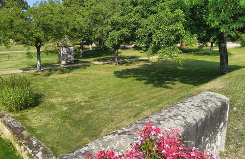 Rudelle Casa | Preserved, authentic house on the edge of a park in a Bastide in the Lot department