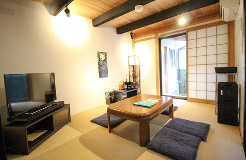 Shimogyo Casa | Preserved more than 100 years was transformed to an inn. You can stay with pets.