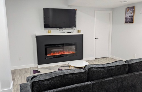 Southwest Edmonton Casa | President's Choice: Basement Guest Suite