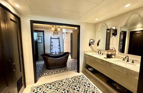 Los Cangrejos II y III Complejo | Presidential Suite, 2 Bedrooms, 2 Bath, Ocean View