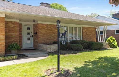 Erie Casa | Presque Isle Gateway: Cool 60s Ranch, 3 BR, 3 Bath, minutes from beach and shops