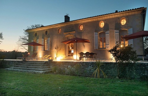 Baigneaux Casa | Prestigiosa Casa del Siglo 18 con Piscina en Posición Dominante