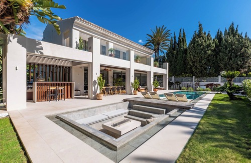 Marbella Villa | Prestigious 6 Bedrooms Villas with Sea Views