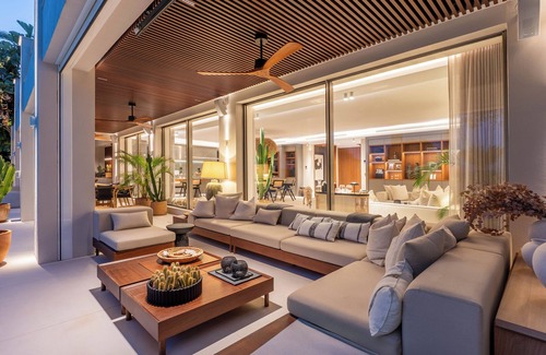 Marbella Villa | Prestigious 6 Bedrooms Villas with Sea Views