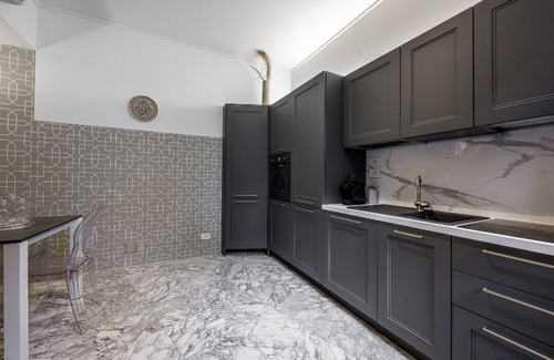 Santo Spirito Casa | Prestigious area 2 level home , original italian furniture and cosy style