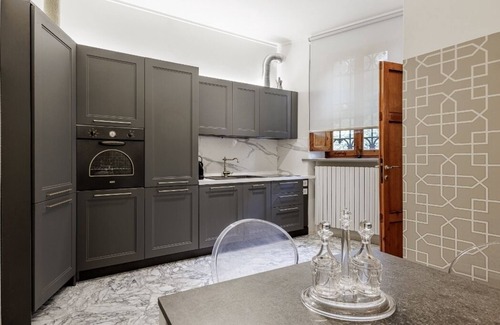 Santo Spirito Casa | Prestigious area 2 level home , original italian furniture and cosy style