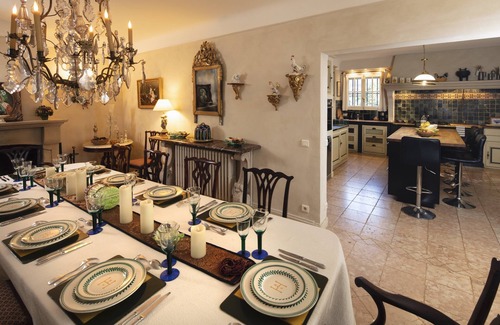 Mouries Casa | Prestigiosa finca en la Provenza en una hermosa granja de caballos con piscina
