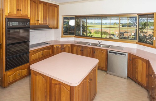 Sandford Casa | Prestigious Expansive Home with Almost Everything