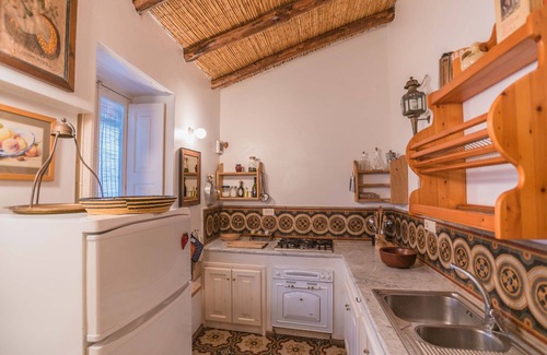 Lipari Historic Centre Apartamento | Prestigiosa casa histórica con jardín privado, bajo los muros del Castillo