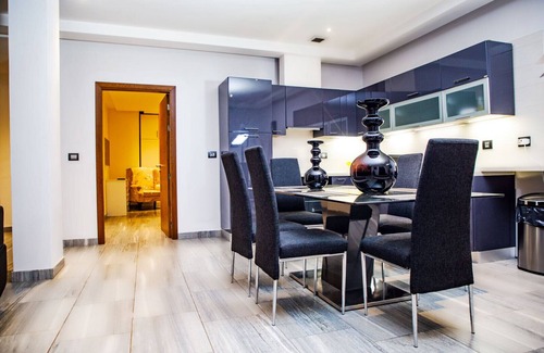 Kumasi Apartamento | Prestigious two bedroom apartment gives you luxurious home ambiance.