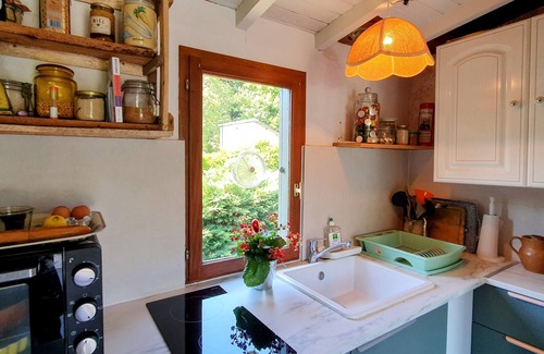 Cloyes-les-Trois-Rivieres Chalet De Esquí | Pretty cottage on the Loir riverfront nestled in a green setting, not overlooked
