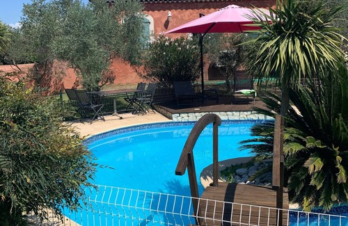 Lancon-Provence Casa | Pretty 200 m2 villa on wooded grounds with swimming pool and fully equipped pool house