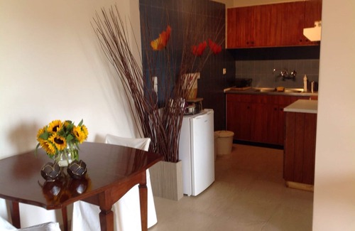 Rafina Apartamento | Bonito apartamento en el segundo piso con vista al mar
