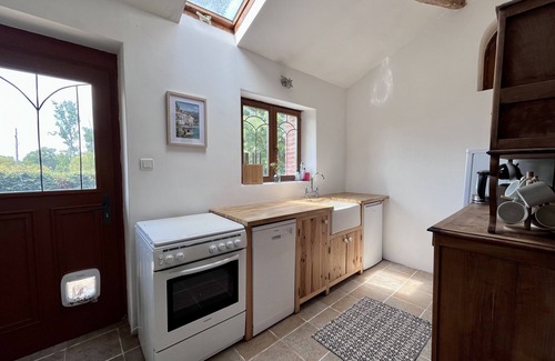 Saint-Leger-Magnazeix Cabaña | Pretty Cottage in a Rural Village!