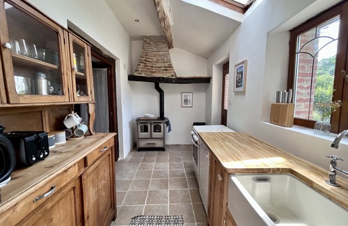 Saint-Leger-Magnazeix Cabaña | Pretty Cottage in a Rural Village!