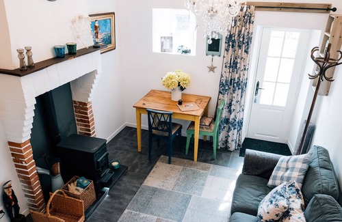 Le Lindois Casa | Mini Maison, un acogedor autónomo como en casa en el campo francés.