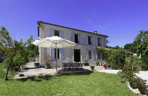 Cherac Casa | Bonita villa Charentaise con jardín cerrado, piscina privada climatizada, capacidad para 8 + 2