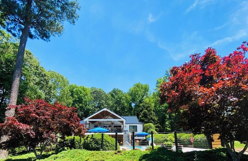 Littleton Casa | ¡Su retiro de vacaciones en el lago Gastón! Piscina, frente al lago y vistas en abundancia!