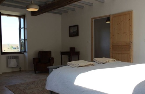 Benque Otro | Bonita casa de campo con impresionantes vistas de los Pirineos y piscina de 12 m