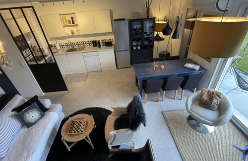 Entraigues-sur-la-Sorgue Casa | Maison 2-Casa-Vista al campo-Baño en la habitacion