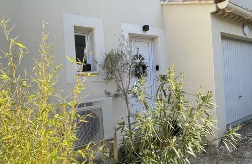 Entraigues-sur-la-Sorgue Casa | Maison 2-Casa-Vista al campo-Baño en la habitacion