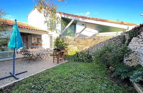 Sainte-Marie-de-Re Casa | Pretty house with garden, pool and parking