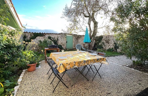 Sainte-Marie-de-Re Casa | Pretty house with garden, pool and parking