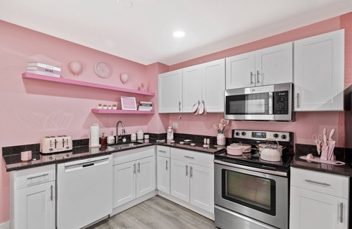 North Philadelphia West Casa | Pretty in Pink Double House