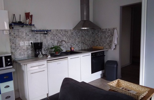 Luc-sur-Mer Casa | Pretty little house, in a quiet private courtyard 5 minutes from the sea