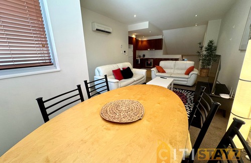 City West Apartamento | Pretty Penthouse - Close to ANU