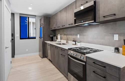 Flagler Village Apartamento | Pretty Rola #201 Luxury 1/1 with King Bed at Downtown Ft. Lauderdale Area!