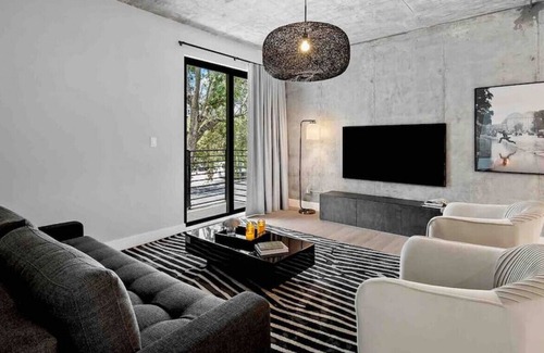 Flagler Village Apartamento | Pretty Rola #201 Luxury 1/1 with King Bed at Downtown Ft. Lauderdale Area!