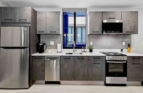 Flagler Village Apartamento | Pretty Rola #201 Luxury 1/1 with King Bed at Downtown Ft. Lauderdale Area!