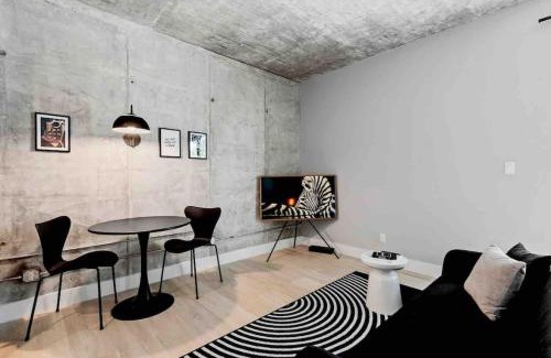 Flagler Village Apartamento | Pretty Rola 202 Modern Industrial Apt w King Bed
