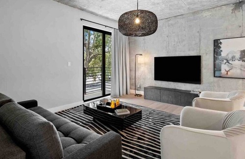 Flagler Village Apartamento | Pretty Rola #204 Upscale Spacious 1/1 Apt. w King Bed at Downtown Ft. Lauderdale