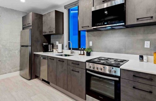 Flagler Village Apartamento | Pretty Rola #204 Upscale Spacious 1/1 Apt. w King Bed at Downtown Ft. Lauderdale