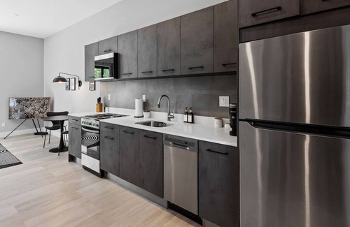 Flagler Village Apartamento | Pretty Rola #301 Zen Style Apartment w King Bed, Easy Beach Access!