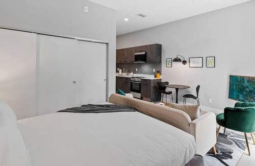 Flagler Village Apartamento | Pretty Rola #302 Cozy Condo with King Bed-Great Location!