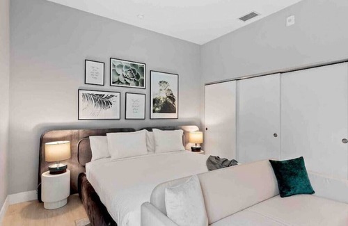 Flagler Village Apartamento | Pretty Rola #302 Cozy Condo with King Bed-Great Location!