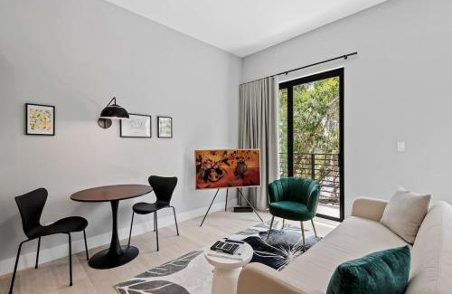 Flagler Village Apartamento | Pretty Rola 303 Signature Apartment w King Bed Brand new and Central Location