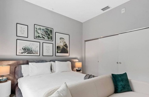 Flagler Village Apartamento | Pretty Rola #303 Signature Apartment w King Bed, Brand new and Central Location!