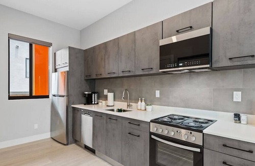 Flagler Village Apartamento | Pretty Rola #303 Signature Apartment w King Bed, Brand new and Central Location!