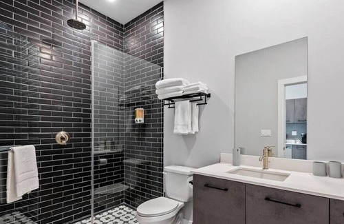 Flagler Village Apartamento | Pretty Rola #303 Signature Apartment w King Bed, Brand new and Central Location!