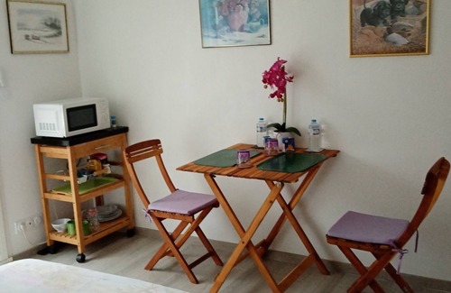Cournon Cama Y Desayuno | Bonita habitación entre paisaje y naturaleza verde